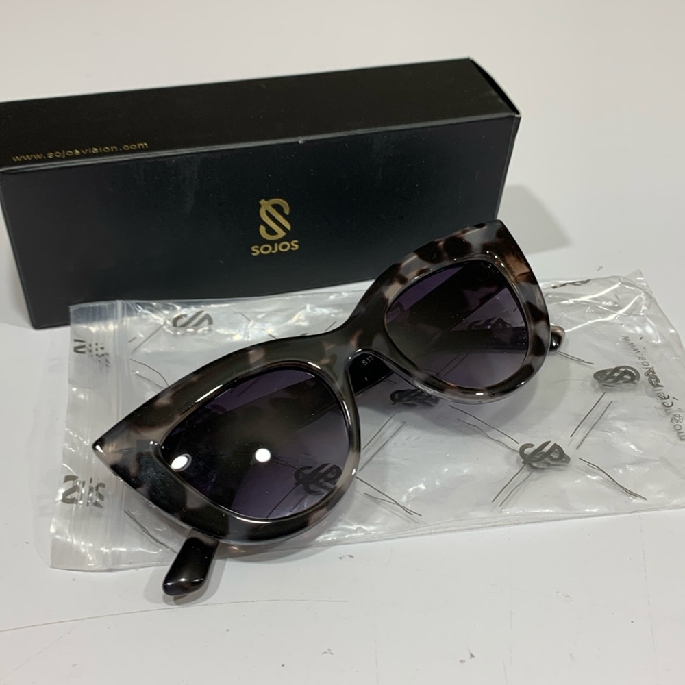 Sojos cat eye sunglasses NWT